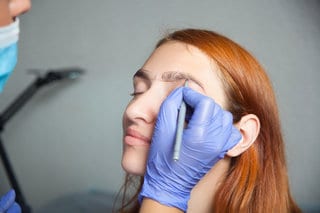 Powdered Brows vs. Microblading: Which Procedure Fits for You?